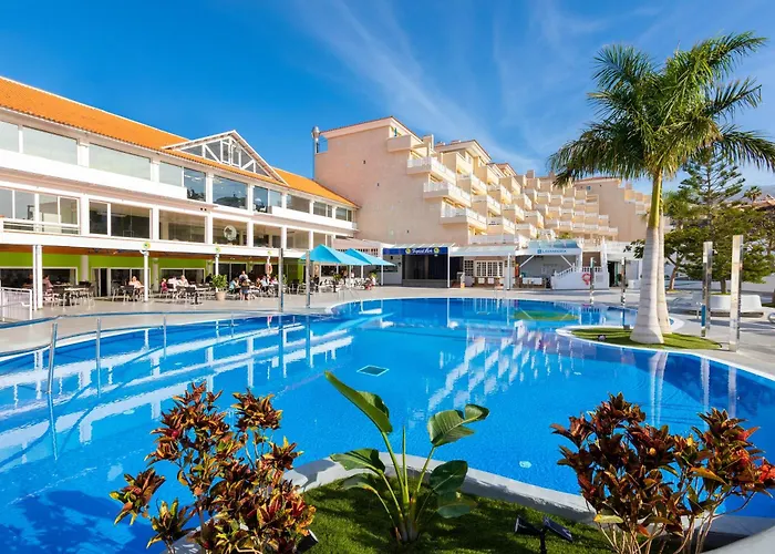 Tropical Park מלון קיאו סלבאחה