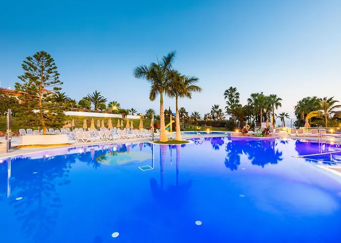 מלון Tropical Park 4*