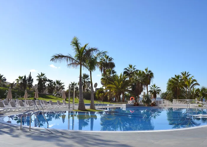 מלון Tropical Park