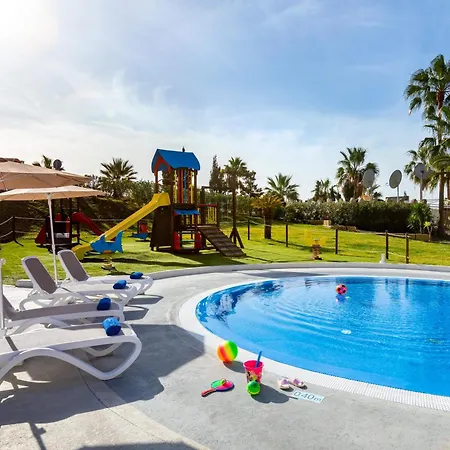 Tropical Park מלון קיאו סלבאחה